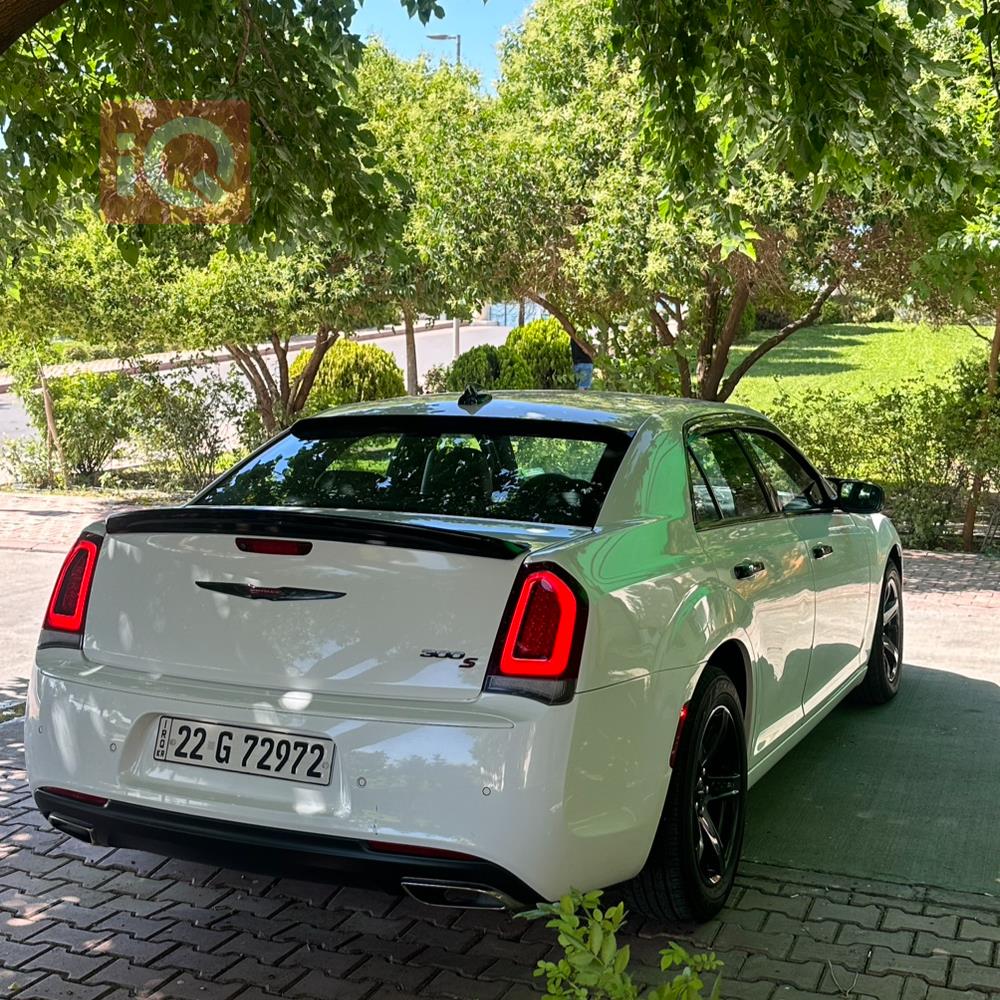 کرایسلەر 300